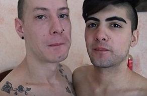 Latino se deja grabar en un vídeo porno gay