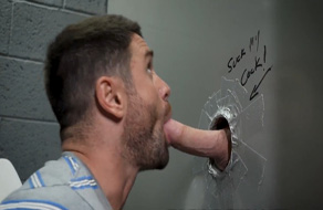 Beau Butler se encuentra un gloryhole en una gasolinera