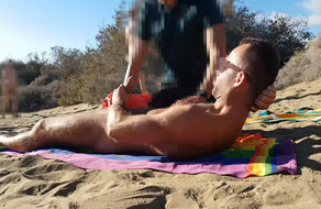 Cruising con paja en la playa nudista