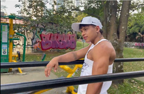 Ejercicios en el parque y pajas con Damond Brown