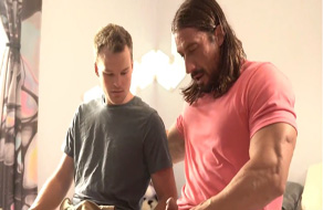 Darenger McCarthy enseña a su hijastro